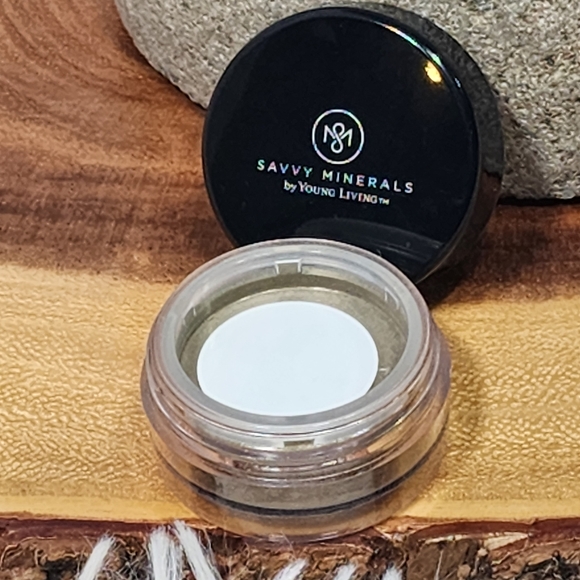 FREEDOM Savvy Minerals by Young Living-Eyeshadow - Picture 9 of 11